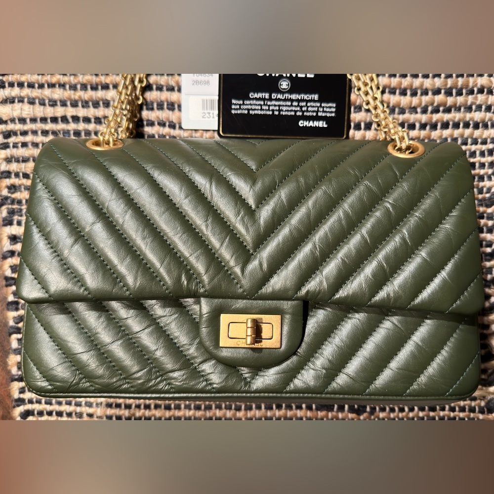NEW Chanel 2.55 225 Reissue 16A Green Chevron Calfskin GHW Small Flap Classic